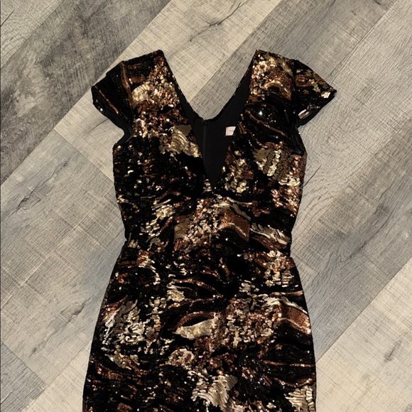 Dress the Population Metallic Black and Gold Midi Dress - Picture 4 of 14